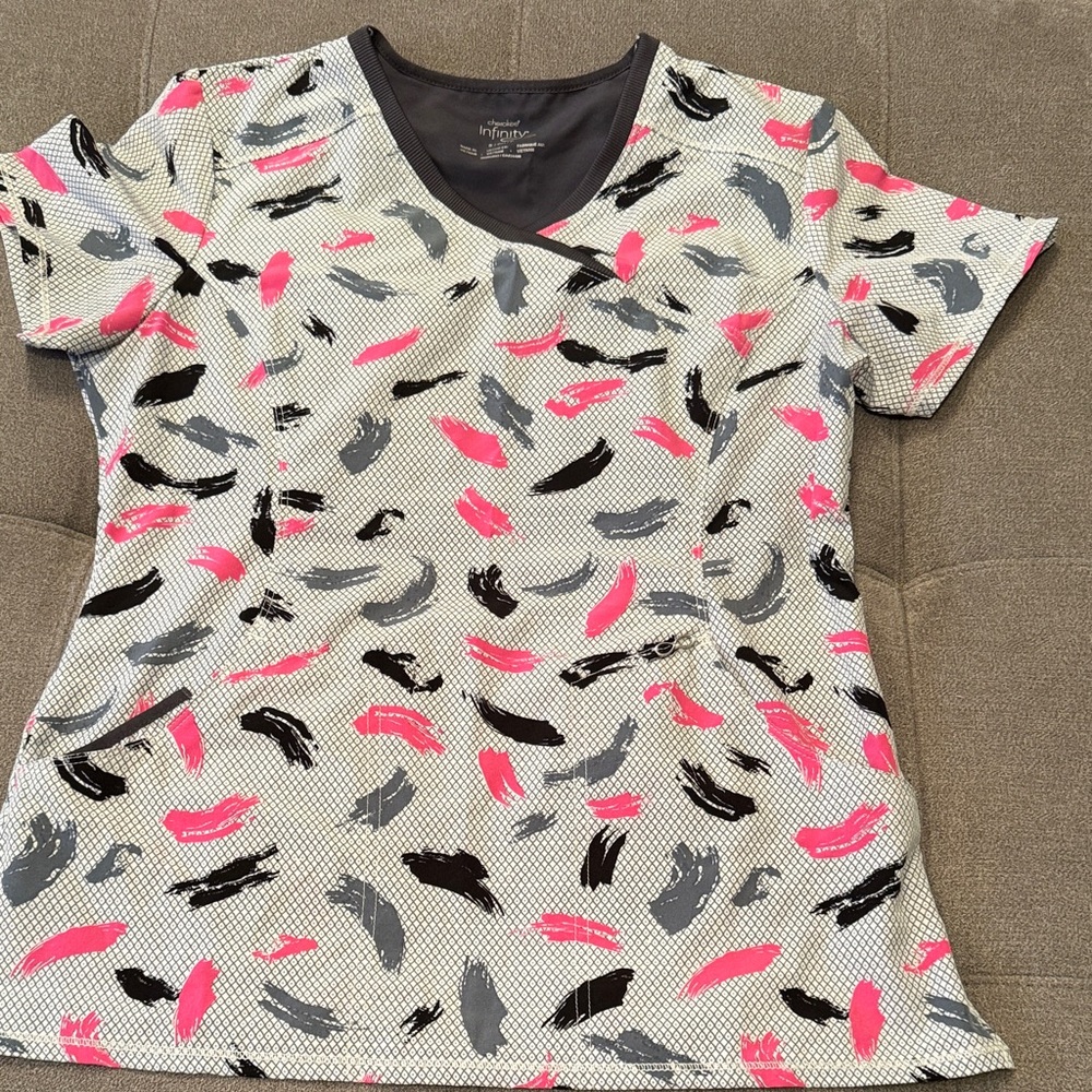 Stylish Short Sleeve Top with Vibrant Accents